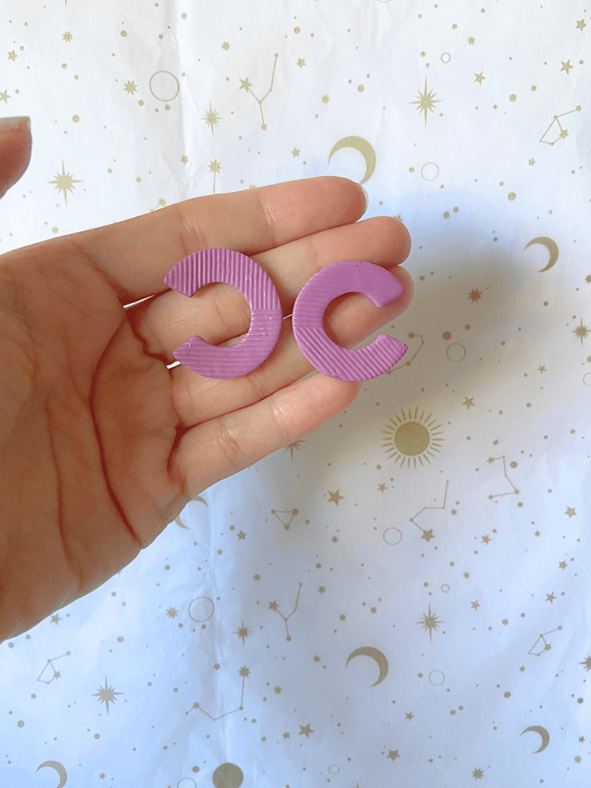 Pendientes Forma 'C' Texturizado Lila - 2